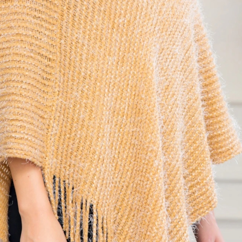 🌺2/$35 sale soft beige one size poncho - Picture 7 of 7